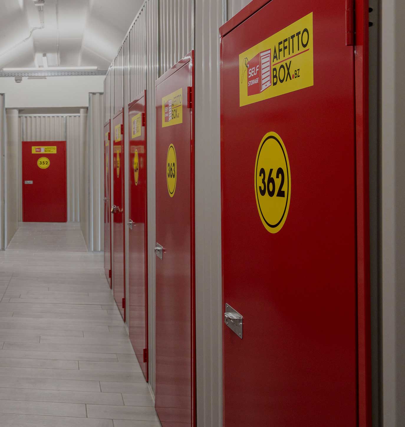 Porte di box modulari in una struttura self storage